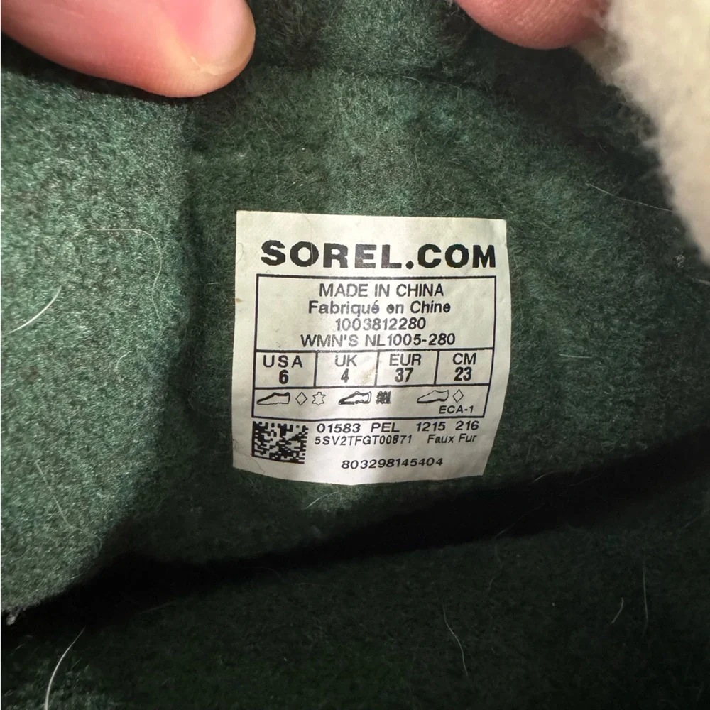Sorel Caribou Waterproof Winter Boots 6 *flaw*